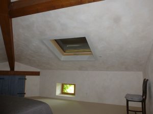 [:fr]Fenêtre de toiture Velux confort GPL 114x118 avec volet roulant SSL SK06[:en]Skylight 'Velux confort GPL' 114x118 with roller shutter 'SSL SK06'[:]