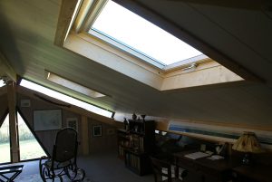 [:fr]Fenêtre de toiture Velux GHL confort 114x118 sur panneau de toiture isolé[:en]Skylight 'Velux GHL confort' 114x118 in insulated roof panels[:]