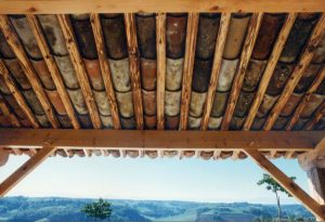 [:fr]Tuiles canal anciennes sur rondins douglas[:en]Old canal tiles on douglas pine roundels[:]